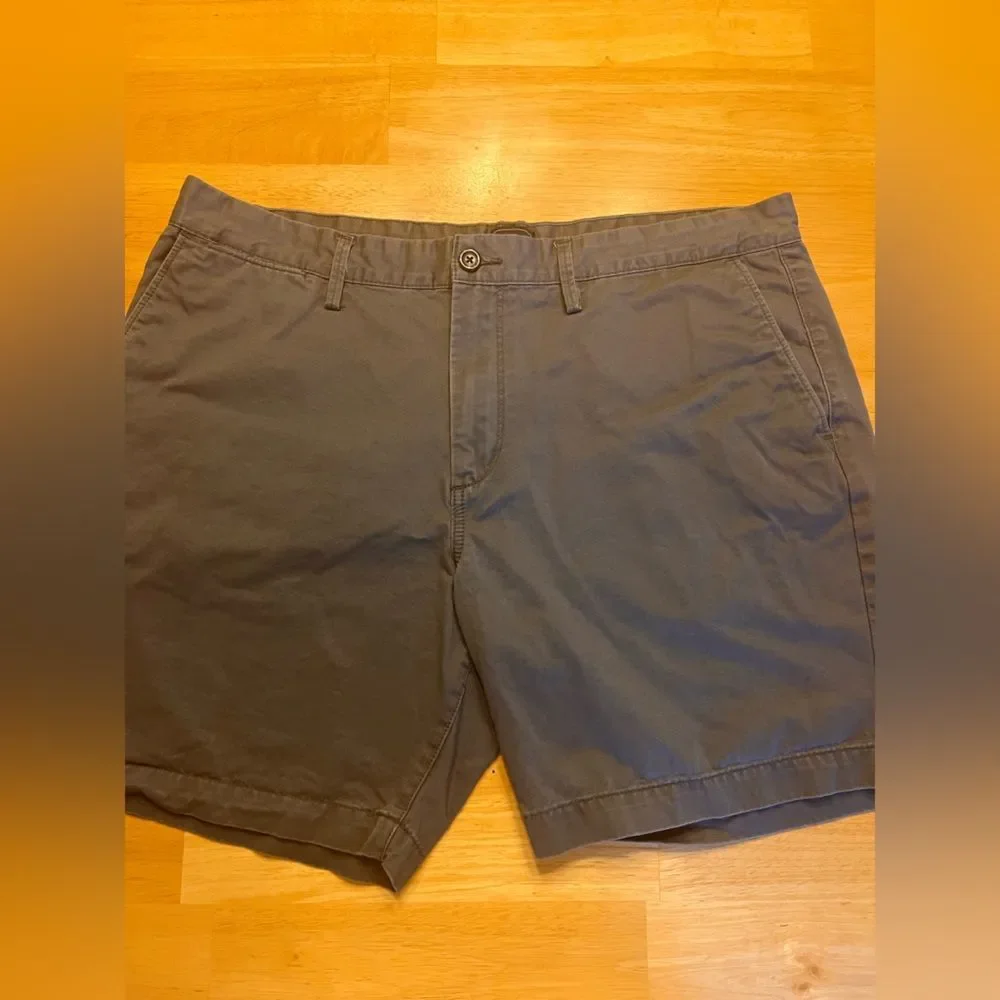 GAP Mens Gray Casual Shorts NWOT summer business casual beach size 40